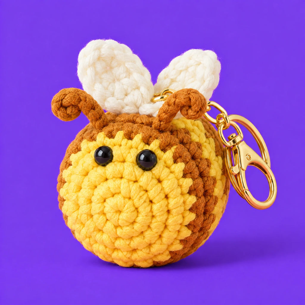 Mireille — Abeille porte-clés au crochet — vue principale.