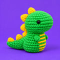 Nico — Le dinosaure vert et jaune au crochet — vue principale.