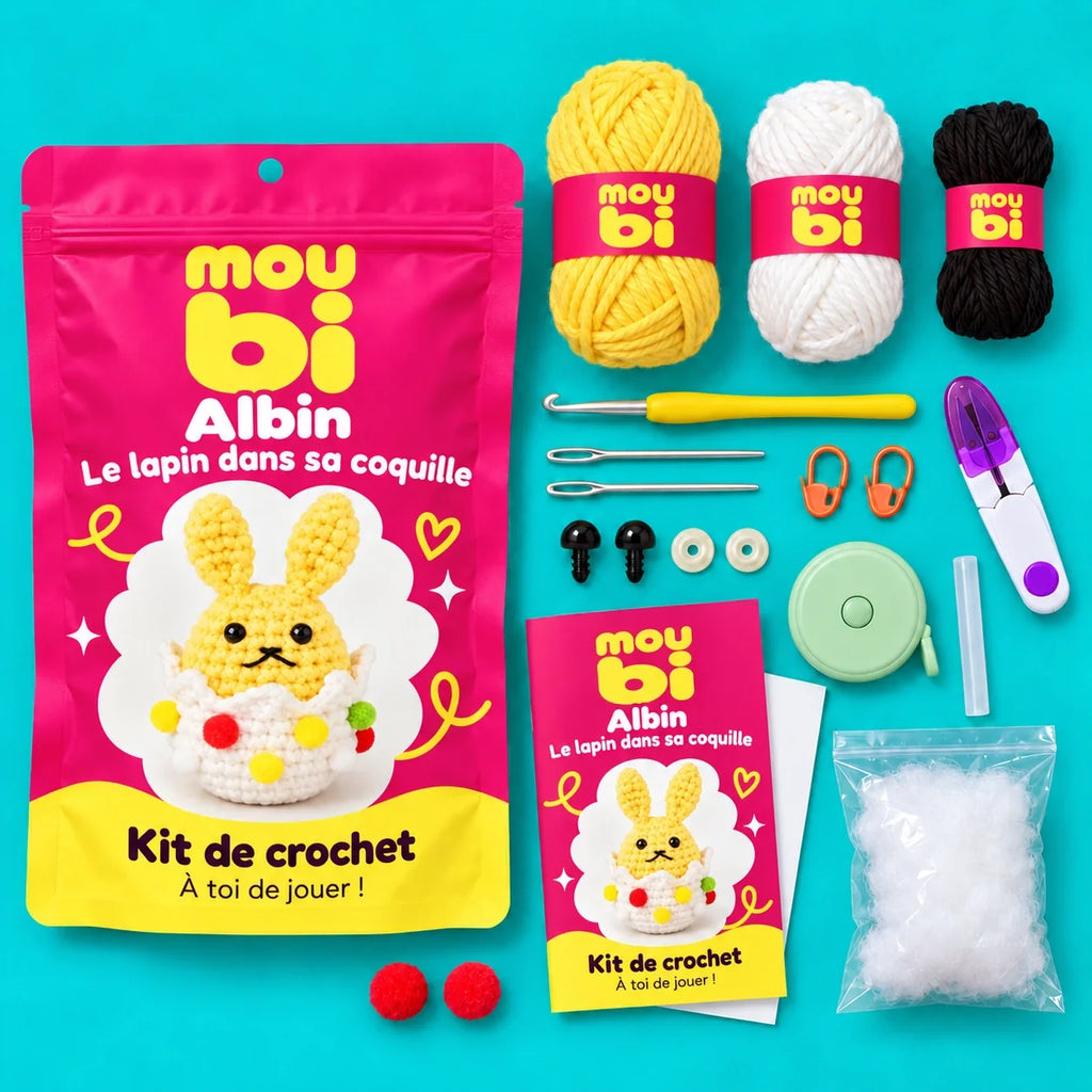 Contenu du kit de crochet Albin, le lapin dans sa coquille : fils, crochet, accessoires, sachet et livret Moubi.
