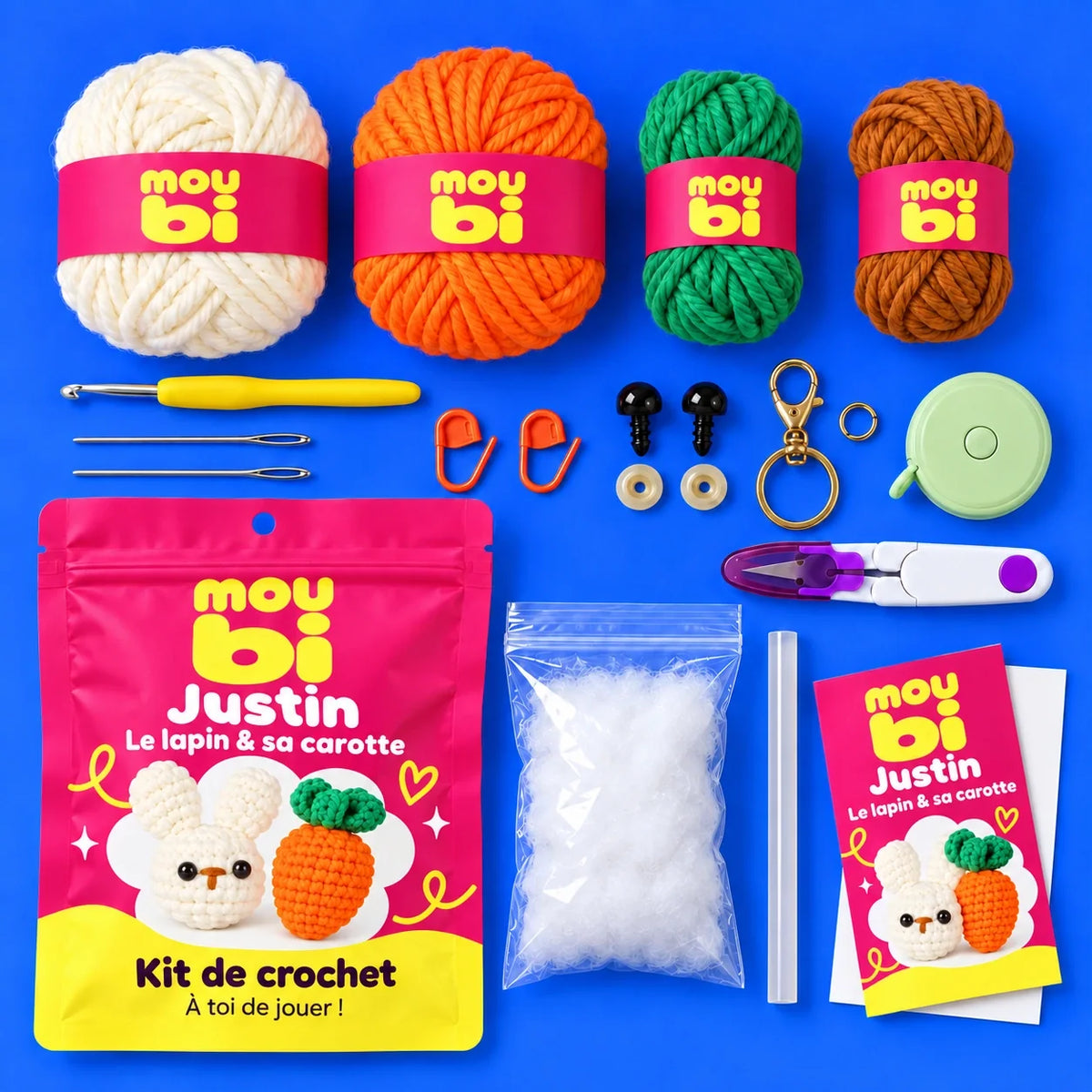 Contenu du kit de crochet Justin, le lapin & sa carotte : fils, crochet, accessoires, sachet et livret Moubi.