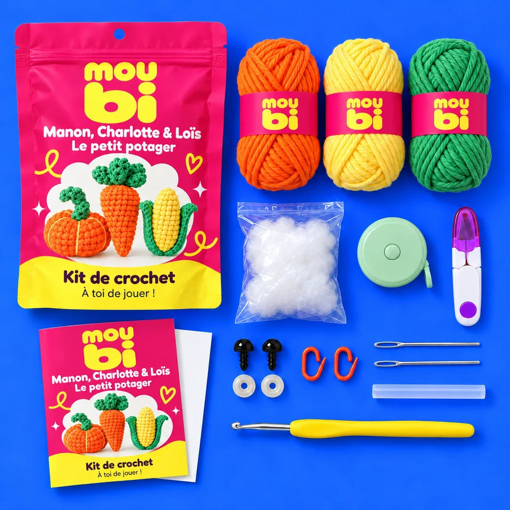 Contenu du kit de crochet Manon, Charlotte & Loïs — Le petit potager : fils, crochet, accessoires, sachet et livret Moubi.