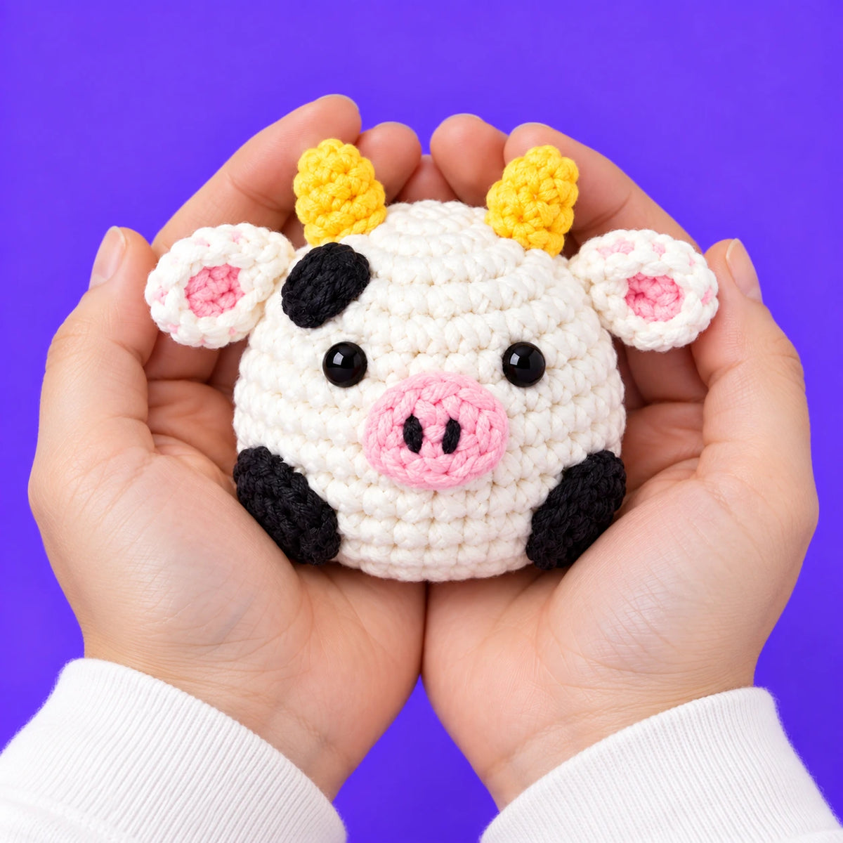 Margot — La petite vache au crochet — présentation en main.