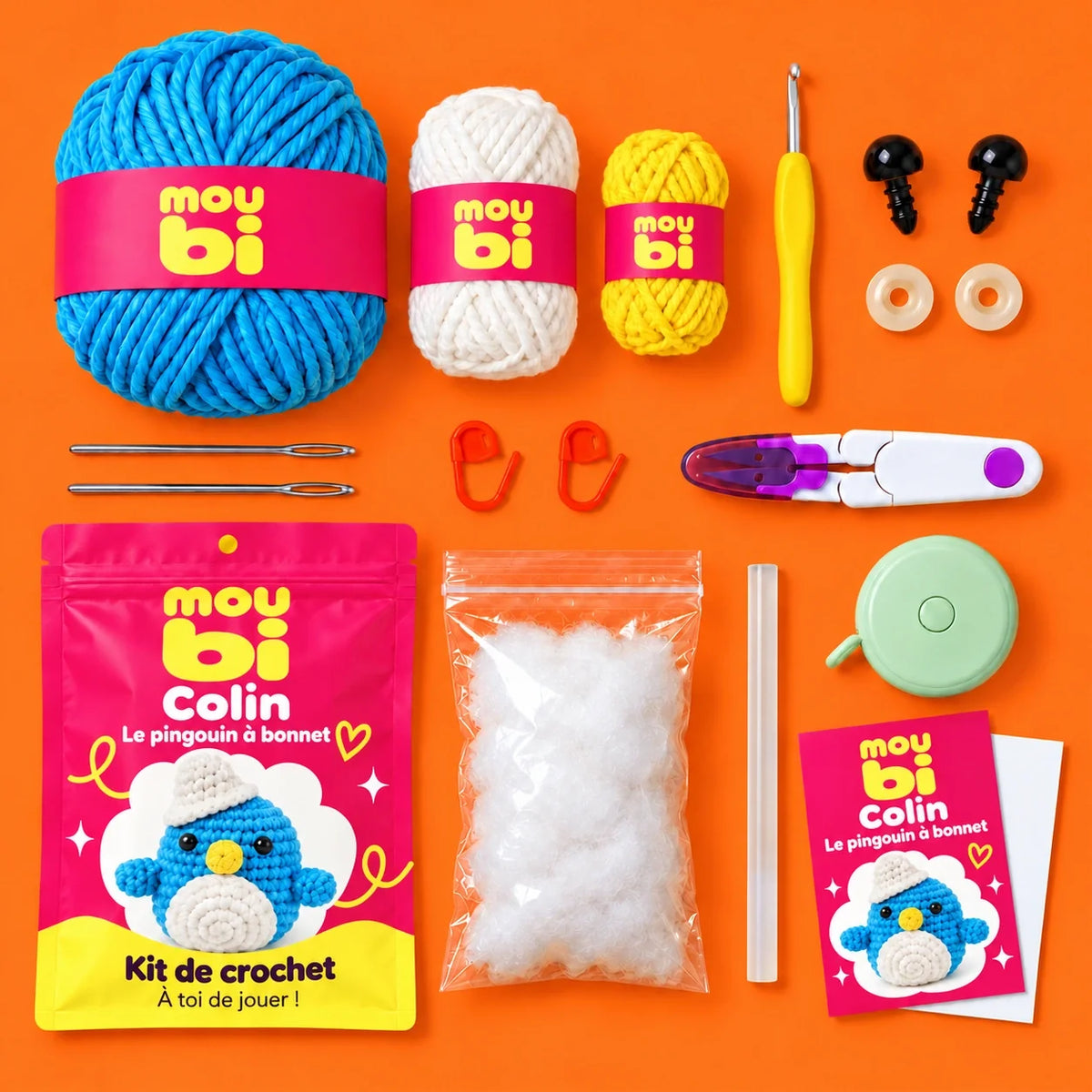 Contenu du kit de crochet Colin, le pingouin à bonnet : fils, crochet, accessoires, sachet et livret Moubi.