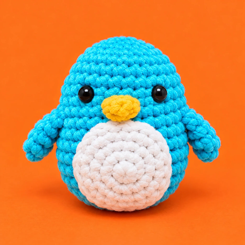 Pierre — Le pingouin turquoise au crochet — vue principale.