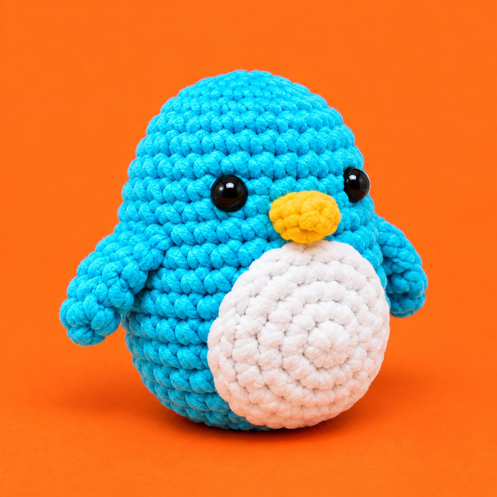 Pierre — Le pingouin turquoise au crochet — vue complémentaire.