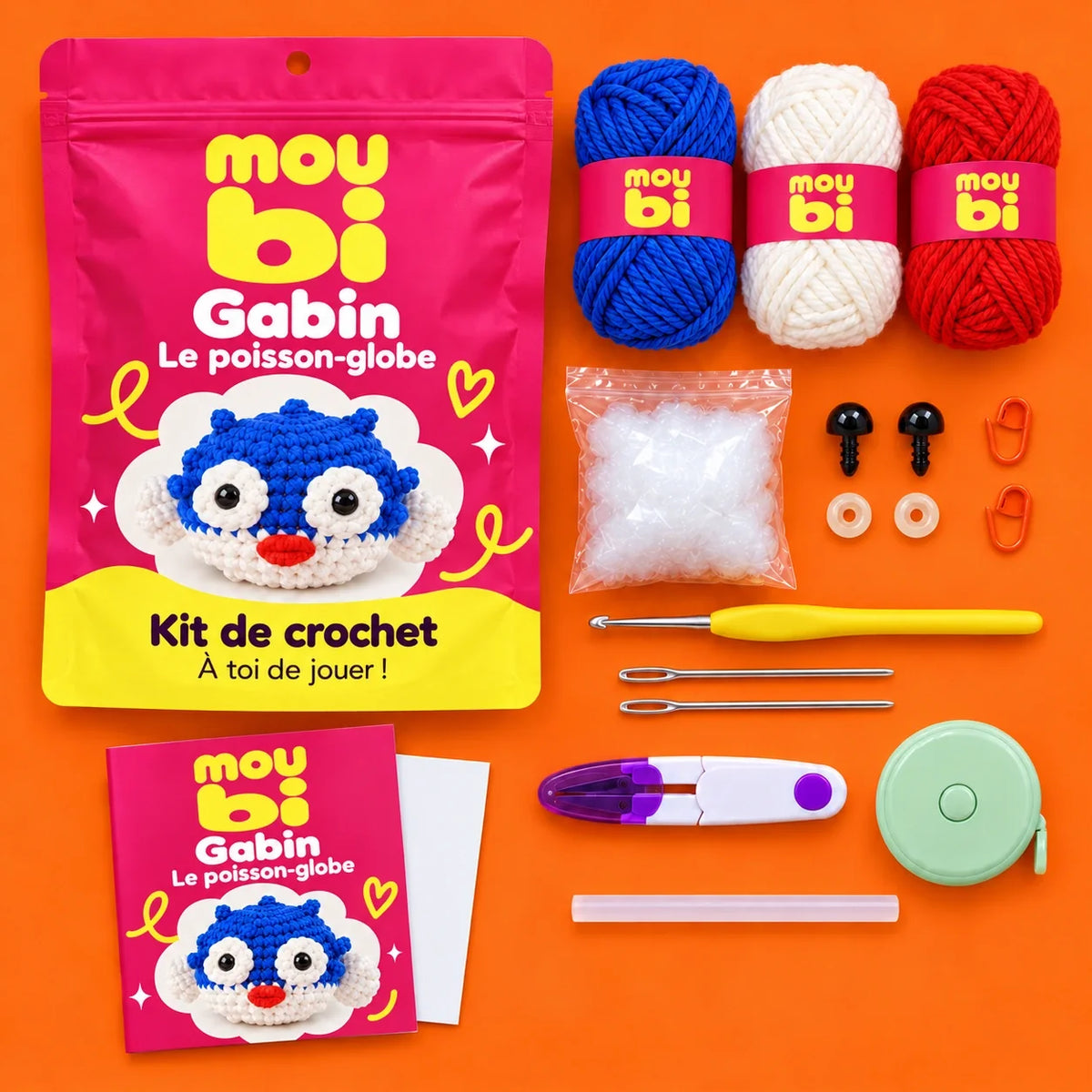 Contenu du kit de crochet Gabin, le poisson-globe : fils, crochet, accessoires, sachet et livret Moubi.