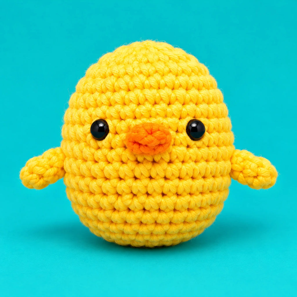 Nino — Le poussin jaune au crochet — vue principale.