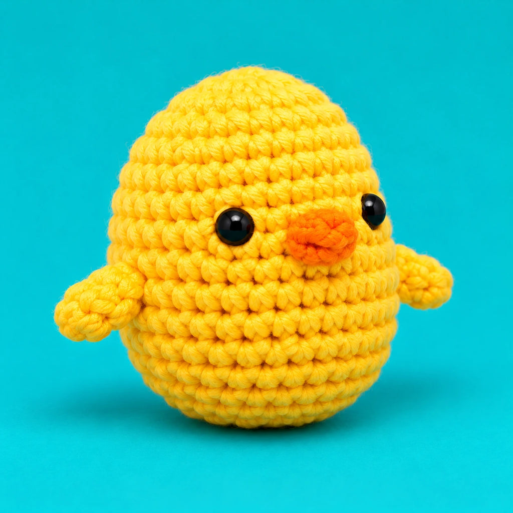Nino — Le poussin jaune au crochet — vue complémentaire.