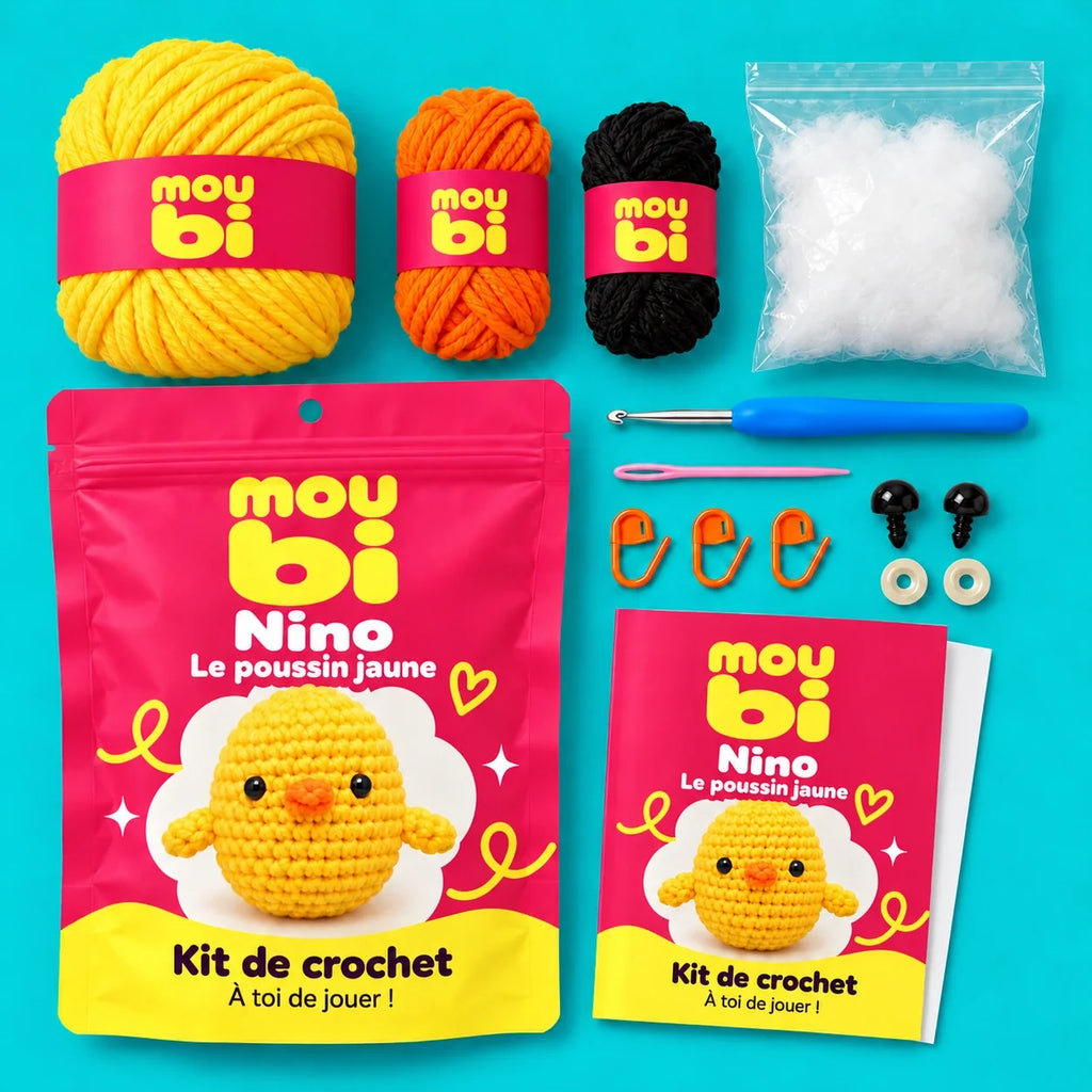 Contenu du kit de crochet Nino, le poussin jaune : fils, crochet, accessoires, sachet et livret Moubi.