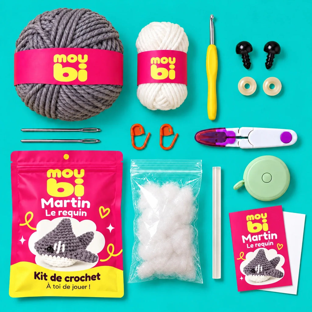 Contenu du kit de crochet Martin, le requin : fils, crochet, accessoires, sachet et livret Moubi.