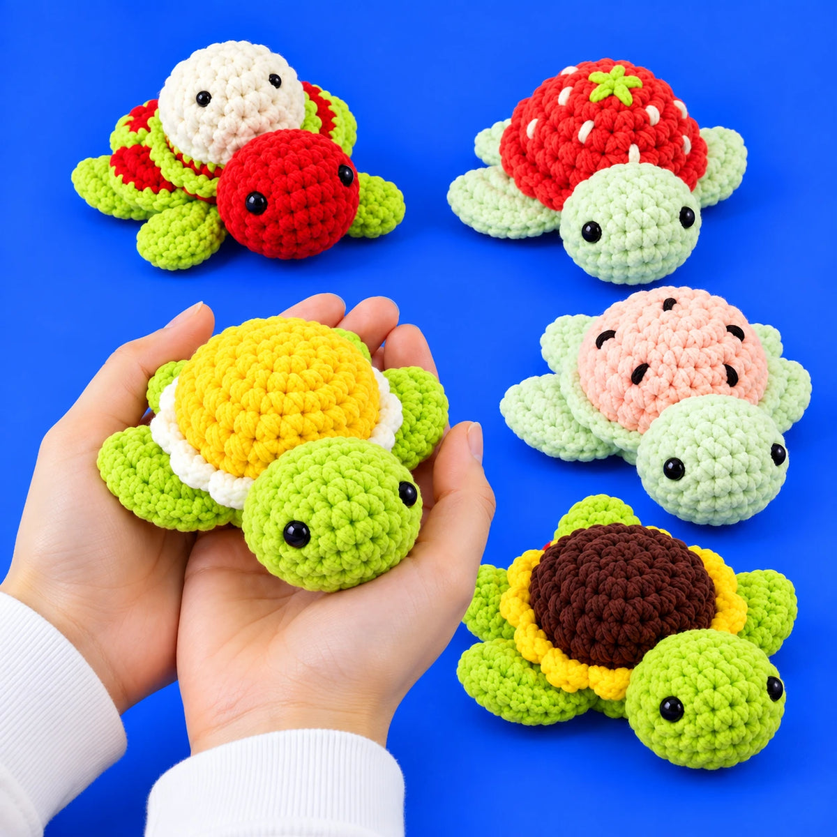 Manu & ses amis — Les tortues fantaisie au crochet — présentation en main.